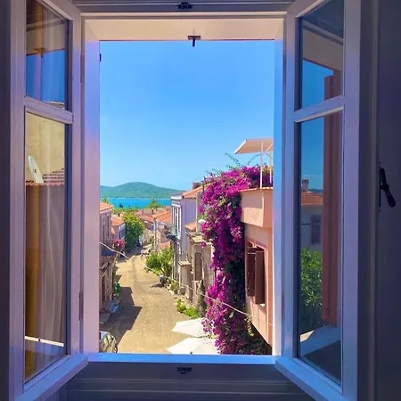 Cunda Bebekli Ev * Ayvalı