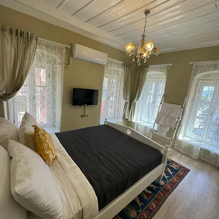 Cunda Bebekli Ev