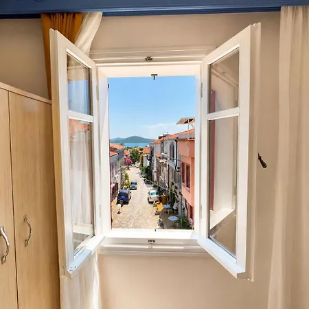 Cunda Bebekli Ev *